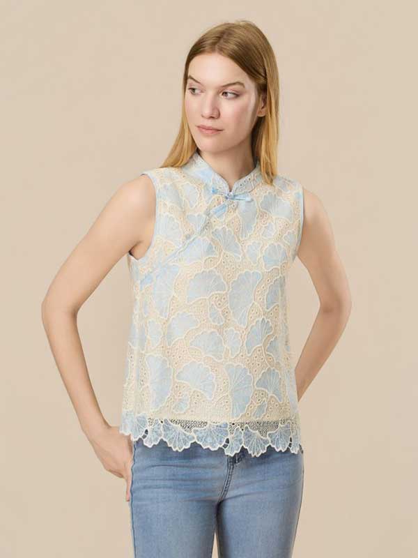 Scalloped Hem Floral Blouse