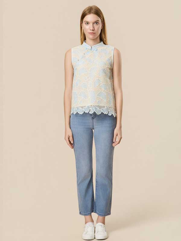 Scalloped Hem Floral Blouse